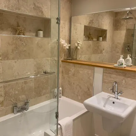 Chic Edinburgh 2B City Centre Flat & Patio , Close To Castle Экстерьер фото