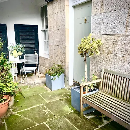Chic Edinburgh 2B City Centre Flat & Patio , Close To Castle Экстерьер фото
