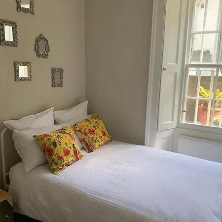 Chic Edinburgh 2B City Centre Flat & Patio , Close To Castle Экстерьер фото