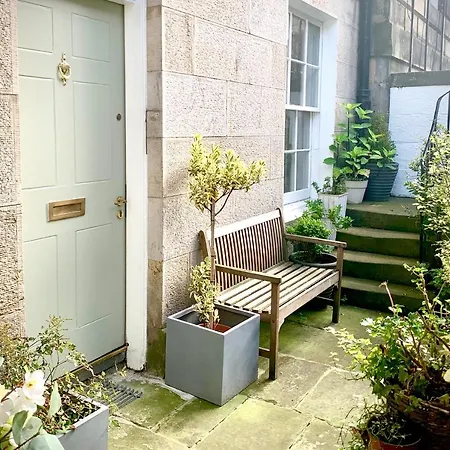 Chic Edinburgh 2B City Centre Flat & Patio , Close To Castle Экстерьер фото