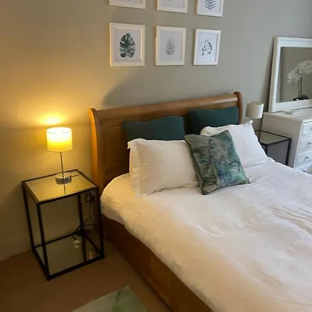 Chic Edinburgh 2B City Centre Flat & Patio , Close To Castle Экстерьер фото